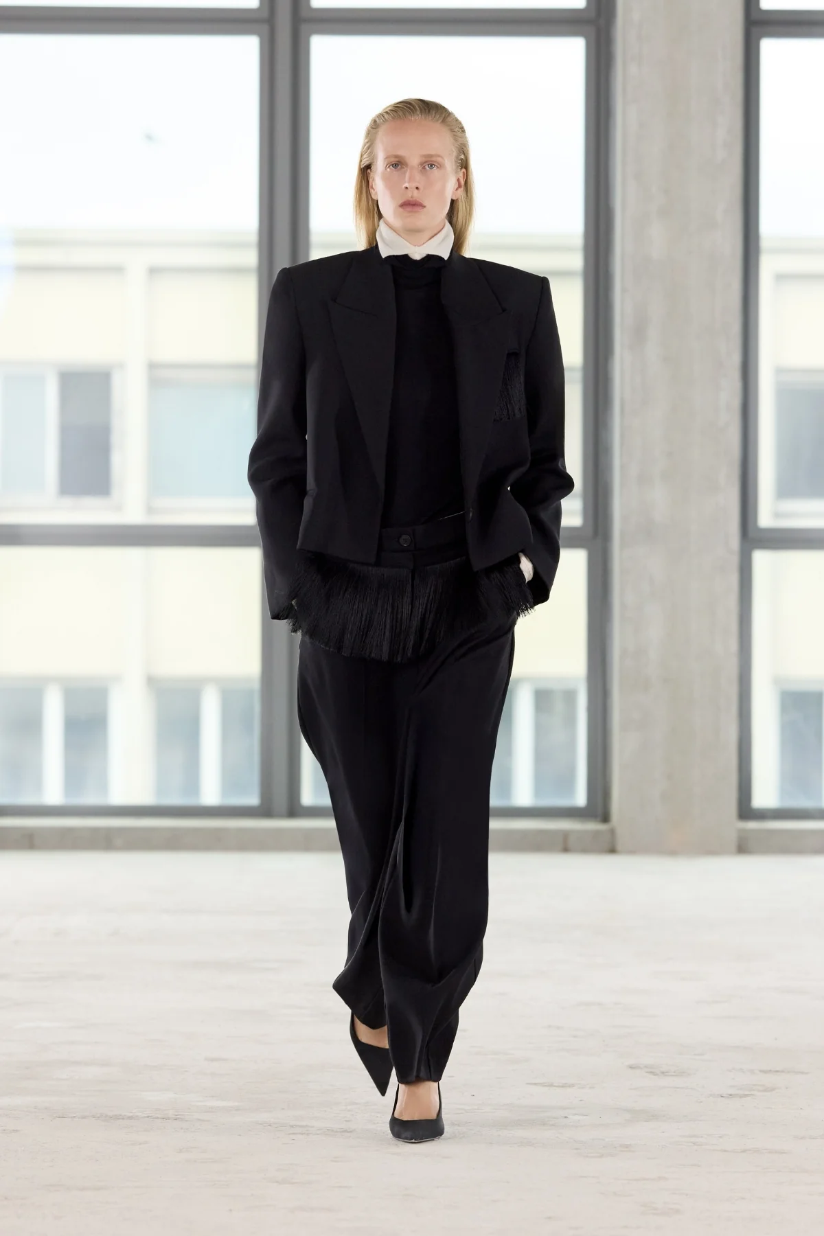 Zaman Crop Blazer - Image 3